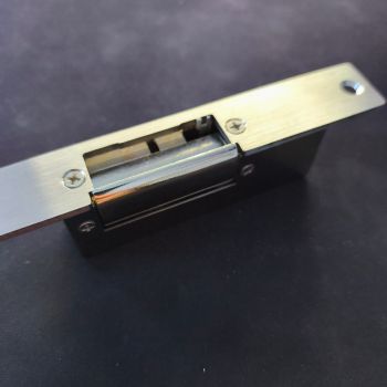 OUTLET: Elektromos zárnyelvfogadó - normál működésű - hosszú zárpajzzsal