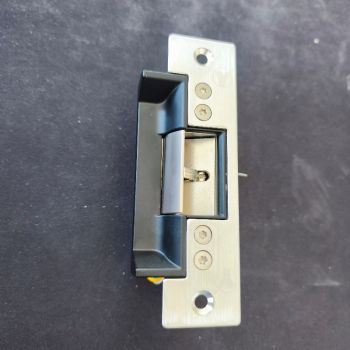 OUTLET: Elektromos zár - feszültségre zár - fail-safe (szünetáramú) - rövid pajzzsal