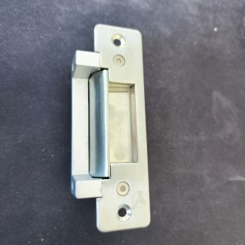 OUTLET: Elektromos zár - állítható működési mód - feszültségre zár/nyit - fail-safe/secure (munka/szünetáramú) - rövid pajzzsal