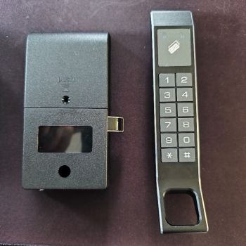 Önálló RFID szekrényzár - 125 kHz EM - kódos/kártyás - normál és értékmegőrző mód - elemes - függőleges