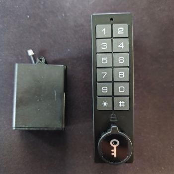 Tekerőgombos önálló RFID szekrényzár - 13,56 MHz - kódos/kártyás - normál és értékmegőrző mód - elemes - függőleges